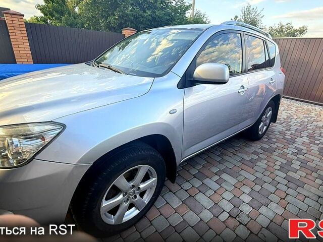 Серый Тойота РАВ 4, объемом двигателя 2 л и пробегом 267 тыс. км за 10950 $, фото 1 на Automoto.ua