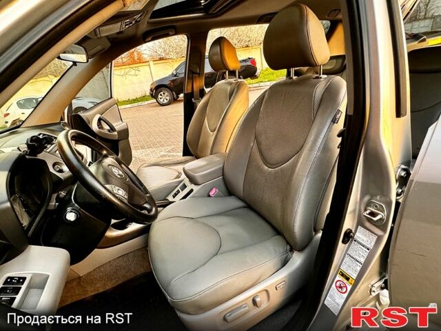 Серый Тойота РАВ 4, объемом двигателя 2.4 л и пробегом 195 тыс. км за 9800 $, фото 7 на Automoto.ua