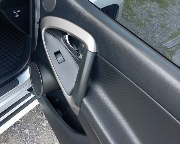 Серый Тойота РАВ 4, объемом двигателя 2 л и пробегом 165 тыс. км за 9999 $, фото 13 на Automoto.ua