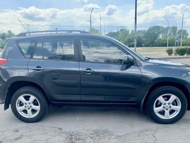 Серый Тойота РАВ 4, объемом двигателя 2 л и пробегом 317 тыс. км за 10777 $, фото 5 на Automoto.ua