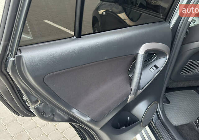 Серый Тойота РАВ 4, объемом двигателя 2 л и пробегом 90 тыс. км за 12300 $, фото 117 на Automoto.ua