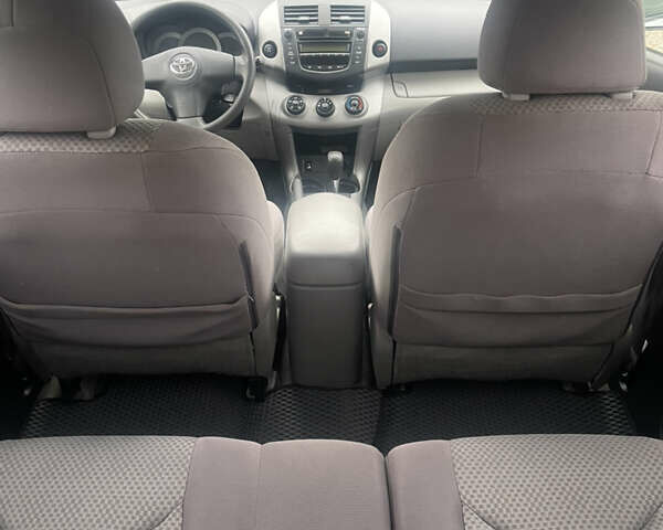 Сірий Тойота РАВ 4, об'ємом двигуна 2.4 л та пробігом 158 тис. км за 8500 $, фото 9 на Automoto.ua