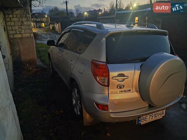 Серый Тойота РАВ 4, объемом двигателя 2 л и пробегом 165 тыс. км за 10700 $, фото 3 на Automoto.ua