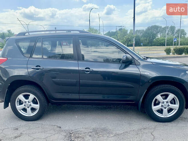 Серый Тойота РАВ 4, объемом двигателя 2 л и пробегом 317 тыс. км за 11777 $, фото 5 на Automoto.ua