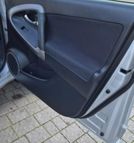 Серый Тойота РАВ 4, объемом двигателя 2.23 л и пробегом 293 тыс. км за 7999 $, фото 61 на Automoto.ua