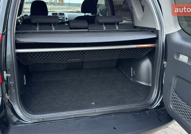 Сірий Тойота РАВ 4, об'ємом двигуна 2 л та пробігом 90 тис. км за 12300 $, фото 146 на Automoto.ua