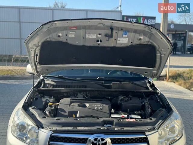 Серый Тойота РАВ 4, объемом двигателя 2.2 л и пробегом 263 тыс. км за 8950 $, фото 5 на Automoto.ua