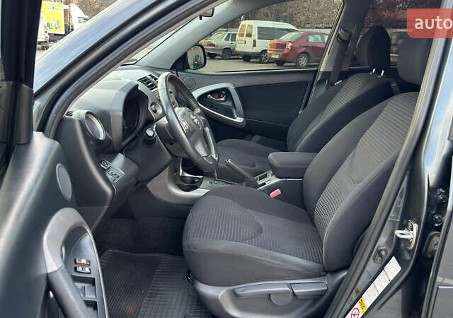 Сірий Тойота РАВ 4, об'ємом двигуна 2 л та пробігом 90 тис. км за 12300 $, фото 86 на Automoto.ua