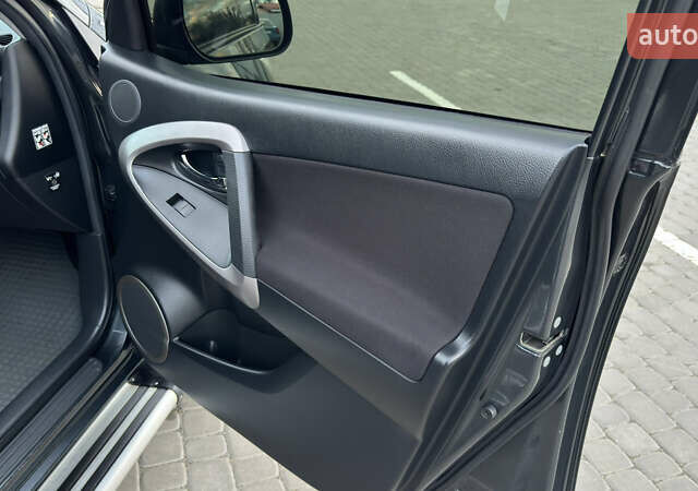 Сірий Тойота РАВ 4, об'ємом двигуна 2 л та пробігом 90 тис. км за 12300 $, фото 136 на Automoto.ua