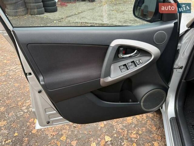 Серый Тойота РАВ 4, объемом двигателя 2 л и пробегом 80 тыс. км за 12600 $, фото 19 на Automoto.ua