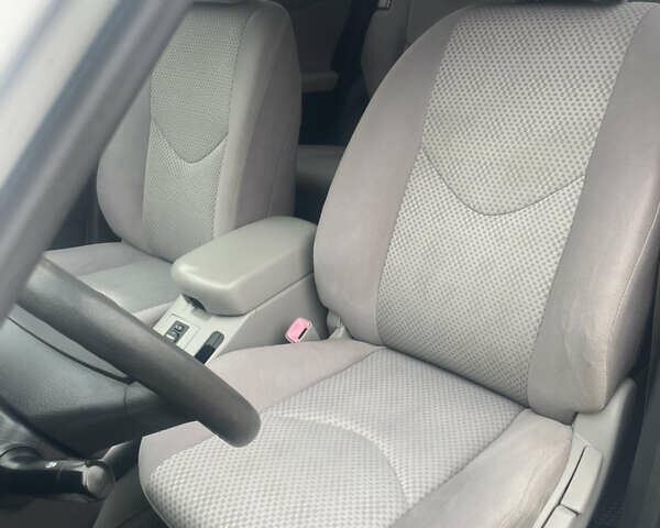 Сірий Тойота РАВ 4, об'ємом двигуна 2.4 л та пробігом 158 тис. км за 8500 $, фото 19 на Automoto.ua