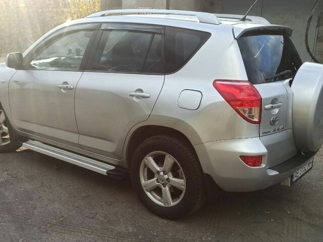 Серый Тойота РАВ 4, объемом двигателя 2 л и пробегом 220 тыс. км за 9800 $, фото 3 на Automoto.ua