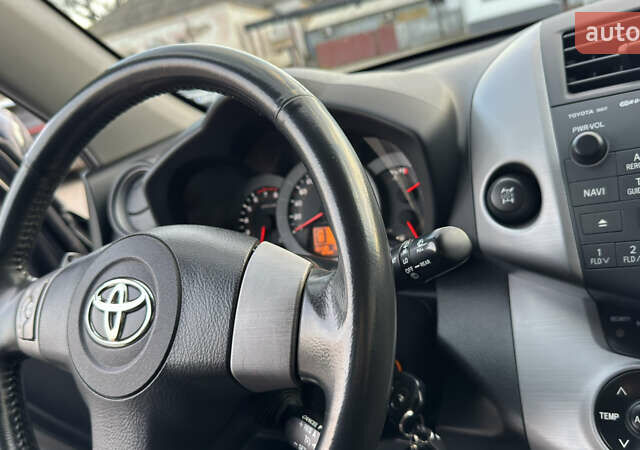 Серый Тойота РАВ 4, объемом двигателя 2 л и пробегом 90 тыс. км за 12300 $, фото 104 на Automoto.ua