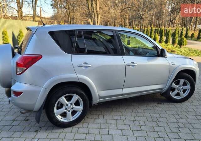Серый Тойота РАВ 4, объемом двигателя 2.23 л и пробегом 293 тыс. км за 7999 $, фото 98 на Automoto.ua