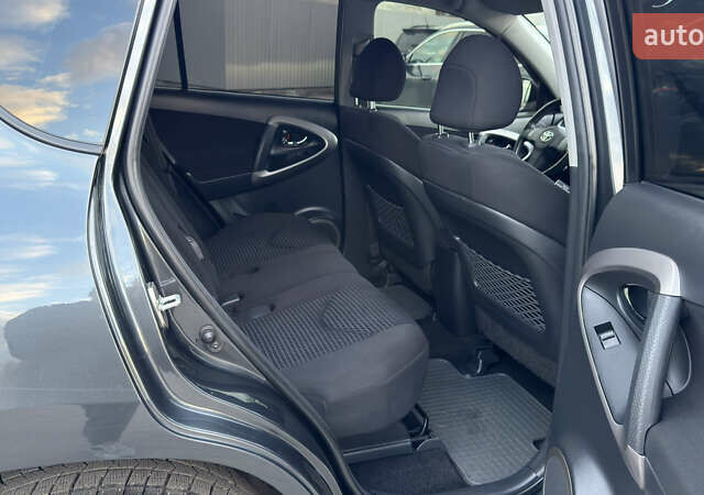 Серый Тойота РАВ 4, объемом двигателя 2 л и пробегом 90 тыс. км за 12300 $, фото 127 на Automoto.ua