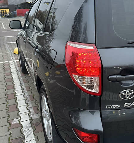 Серый Тойота РАВ 4, объемом двигателя 2 л и пробегом 252 тыс. км за 9700 $, фото 8 на Automoto.ua