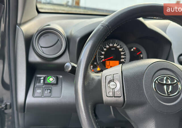 Сірий Тойота РАВ 4, об'ємом двигуна 2 л та пробігом 90 тис. км за 12300 $, фото 106 на Automoto.ua