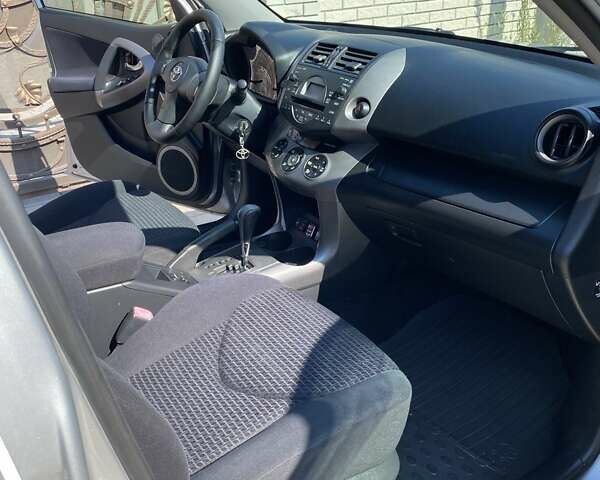 Серый Тойота РАВ 4, объемом двигателя 2 л и пробегом 158 тыс. км за 10800 $, фото 15 на Automoto.ua