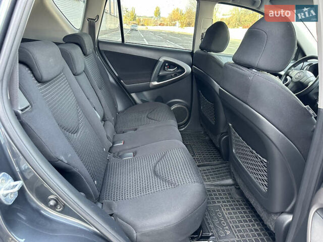 Серый Тойота РАВ 4, объемом двигателя 2 л и пробегом 213 тыс. км за 9999 $, фото 36 на Automoto.ua