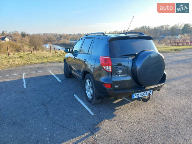 Сірий Тойота РАВ 4, об'ємом двигуна 2.2 л та пробігом 307 тис. км за 8200 $, фото 2 на Automoto.ua