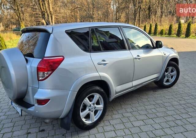 Серый Тойота РАВ 4, объемом двигателя 2.23 л и пробегом 293 тыс. км за 7999 $, фото 103 на Automoto.ua