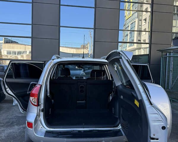 Серый Тойота РАВ 4, объемом двигателя 2 л и пробегом 108 тыс. км за 10999 $, фото 13 на Automoto.ua