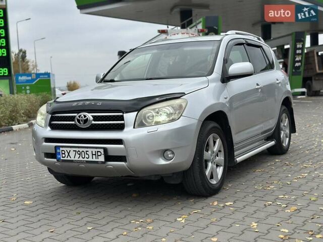 Серый Тойота РАВ 4, объемом двигателя 2 л и пробегом 309 тыс. км за 8950 $, фото 2 на Automoto.ua