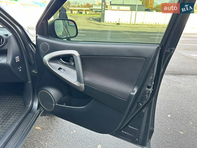 Серый Тойота РАВ 4, объемом двигателя 2 л и пробегом 213 тыс. км за 9999 $, фото 43 на Automoto.ua