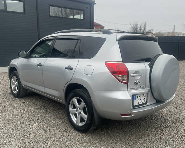 Сірий Тойота РАВ 4, об'ємом двигуна 2.4 л та пробігом 158 тис. км за 8500 $, фото 6 на Automoto.ua