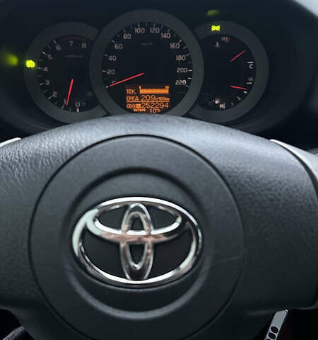 Серый Тойота РАВ 4, объемом двигателя 2 л и пробегом 252 тыс. км за 9700 $, фото 10 на Automoto.ua