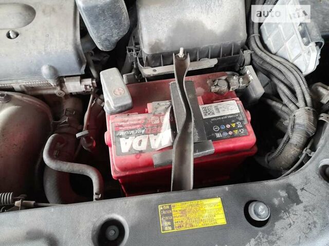 Сірий Тойота РАВ 4, об'ємом двигуна 2 л та пробігом 280 тис. км за 10000 $, фото 5 на Automoto.ua