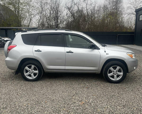 Сірий Тойота РАВ 4, об'ємом двигуна 2.4 л та пробігом 158 тис. км за 8500 $, фото 3 на Automoto.ua