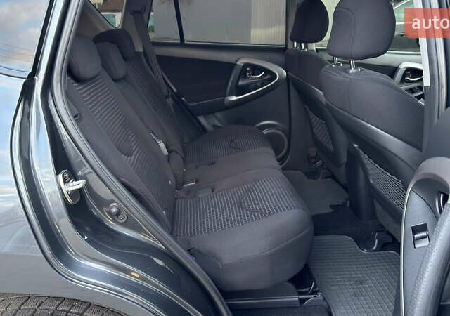 Сірий Тойота РАВ 4, об'ємом двигуна 2 л та пробігом 90 тис. км за 12300 $, фото 128 на Automoto.ua