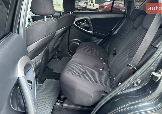 Сірий Тойота РАВ 4, об'ємом двигуна 2 л та пробігом 90 тис. км за 12300 $, фото 120 на Automoto.ua