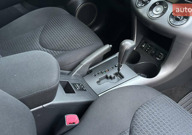 Сірий Тойота РАВ 4, об'ємом двигуна 2 л та пробігом 90 тис. км за 12300 $, фото 143 на Automoto.ua