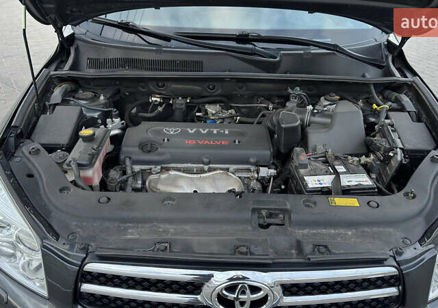 Серый Тойота РАВ 4, объемом двигателя 2 л и пробегом 90 тыс. км за 12300 $, фото 155 на Automoto.ua