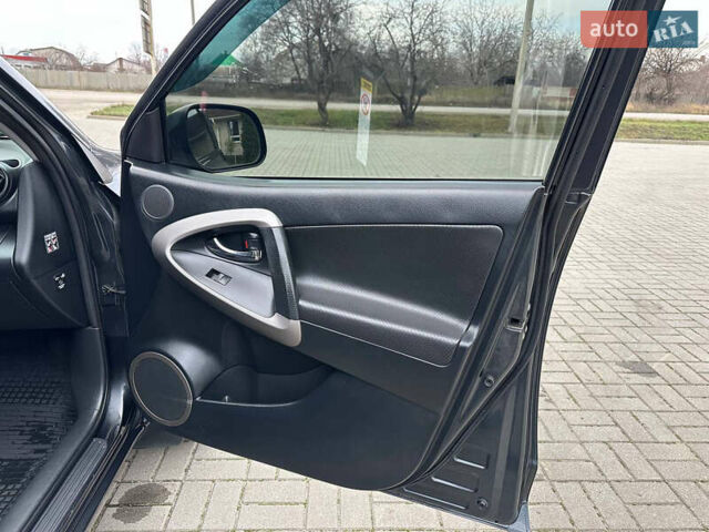 Серый Тойота РАВ 4, объемом двигателя 2 л и пробегом 230 тыс. км за 9450 $, фото 24 на Automoto.ua