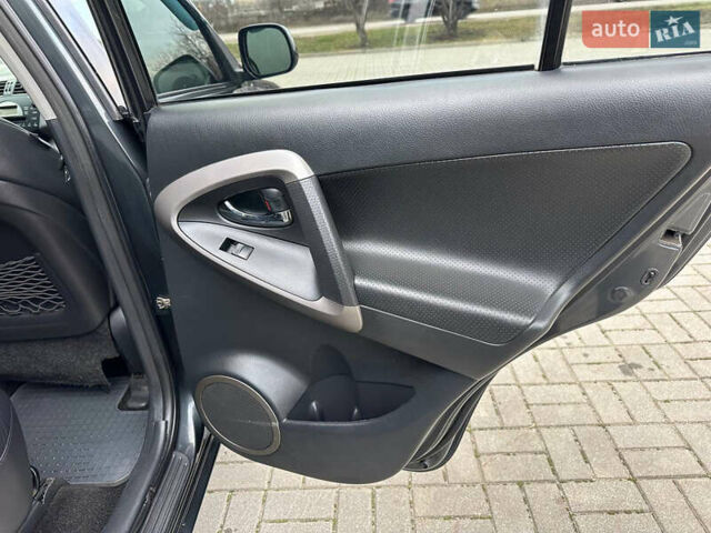 Серый Тойота РАВ 4, объемом двигателя 2 л и пробегом 230 тыс. км за 9450 $, фото 22 на Automoto.ua