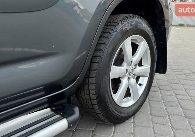 Сірий Тойота РАВ 4, об'ємом двигуна 2 л та пробігом 90 тис. км за 12300 $, фото 79 на Automoto.ua