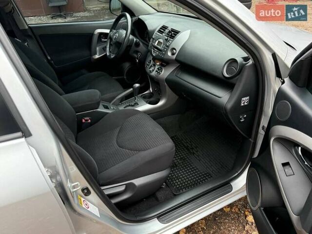 Серый Тойота РАВ 4, объемом двигателя 2 л и пробегом 80 тыс. км за 12600 $, фото 37 на Automoto.ua