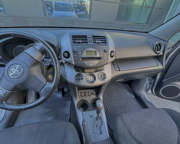 Серый Тойота РАВ 4, объемом двигателя 2 л и пробегом 108 тыс. км за 10999 $, фото 16 на Automoto.ua