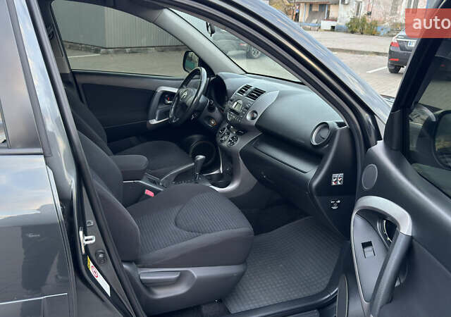 Сірий Тойота РАВ 4, об'ємом двигуна 2 л та пробігом 90 тис. км за 12300 $, фото 138 на Automoto.ua
