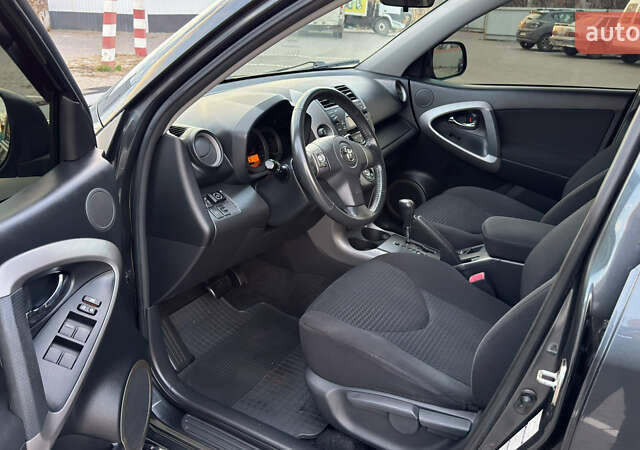 Серый Тойота РАВ 4, объемом двигателя 2 л и пробегом 90 тыс. км за 12300 $, фото 85 на Automoto.ua