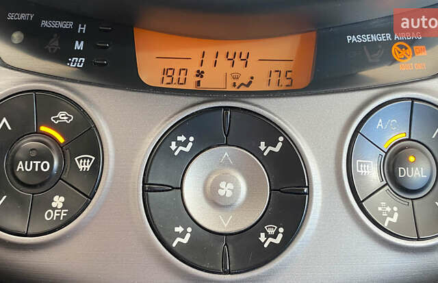 Серый Тойота РАВ 4, объемом двигателя 2.23 л и пробегом 156 тыс. км за 9650 $, фото 14 на Automoto.ua