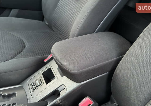 Сірий Тойота РАВ 4, об'ємом двигуна 2 л та пробігом 90 тис. км за 12300 $, фото 112 на Automoto.ua