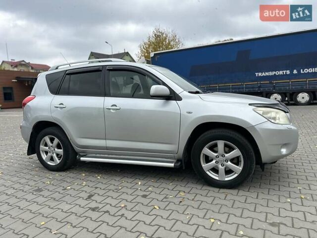 Серый Тойота РАВ 4, объемом двигателя 2 л и пробегом 309 тыс. км за 8950 $, фото 8 на Automoto.ua