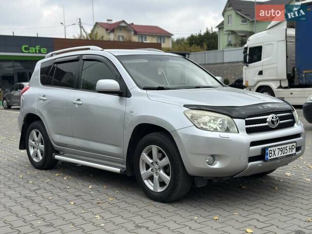Серый Тойота РАВ 4, объемом двигателя 2 л и пробегом 309 тыс. км за 8950 $, фото 3 на Automoto.ua