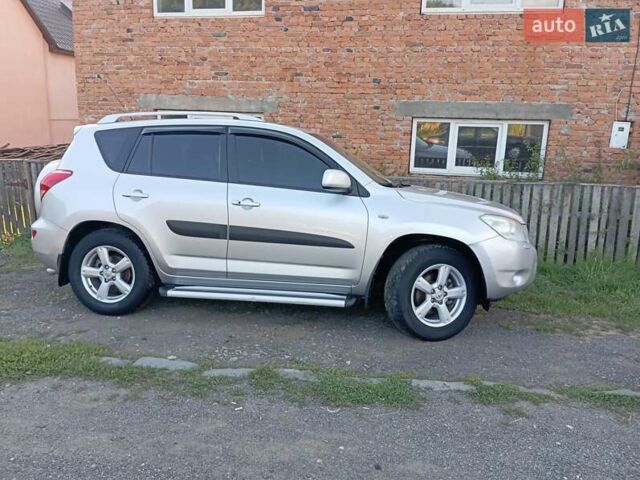 Серый Тойота РАВ 4, объемом двигателя 2 л и пробегом 165 тыс. км за 10000 $, фото 6 на Automoto.ua