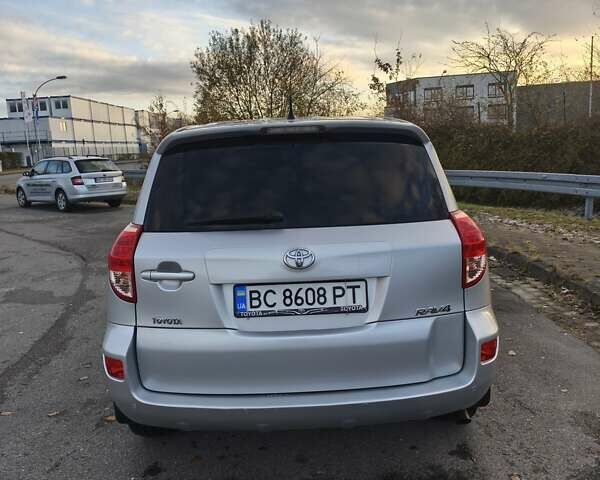 Серый Тойота РАВ 4, объемом двигателя 2 л и пробегом 167 тыс. км за 10577 $, фото 5 на Automoto.ua