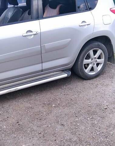 Серый Тойота РАВ 4, объемом двигателя 2 л и пробегом 346 тыс. км за 11000 $, фото 4 на Automoto.ua